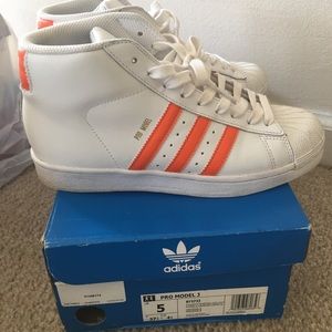 Size 5y White/ orange pro model adidas